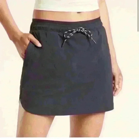 Athleta Trekkie Crest Skort 2 - Picture 1 of 8